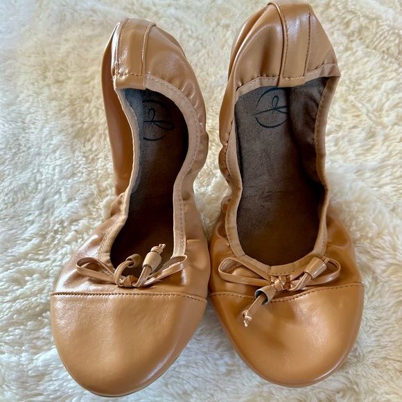 Talaria tan women’s flats size 7 excellent condition matching carrying case - Picture 3 of 8